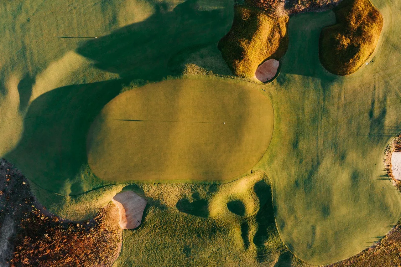 Golfbaan als rustige achtergrond bij het privacybeleid